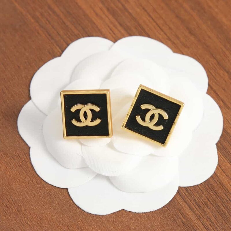 ☑️ 香奈儿c1双c方形黑皮耳环耳钉 - Image 6
