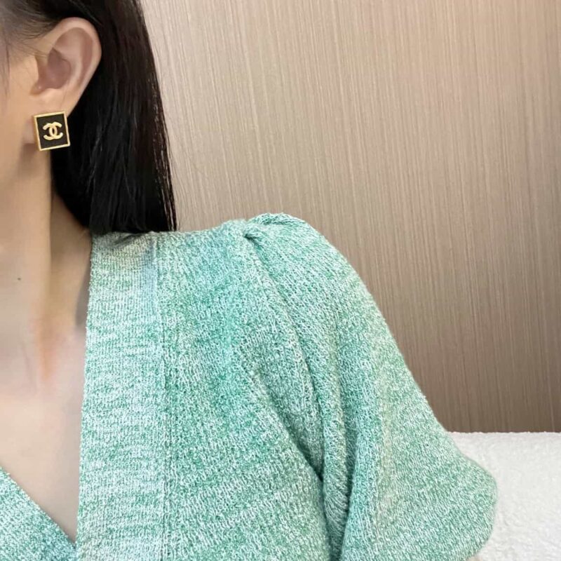 ☑️ 香奈儿c1双c方形黑皮耳环耳钉 - Image 7