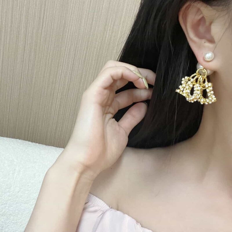 ☑️DIOR迪奥大小珍珠镂空满钻耳钉耳环 - Image 7