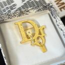 ☑️DIOR迪奥字母小花胸针
