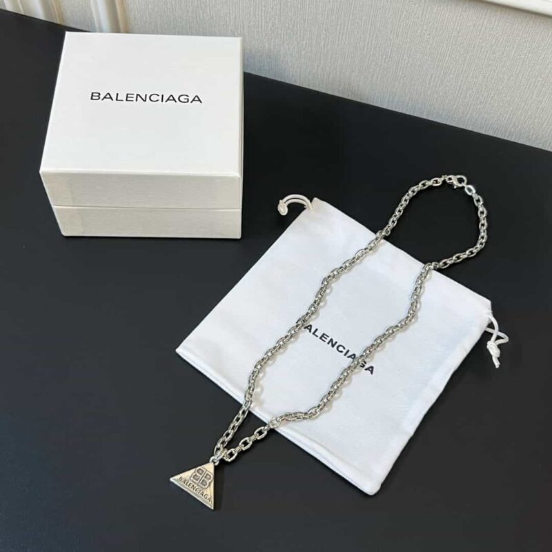 巴黎世家BALENCIAGA三角形字母项链 - Image 3