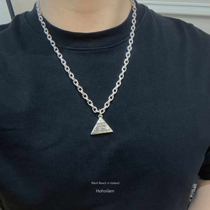 巴黎世家BALENCIAGA三角形字母项链 - Image 4