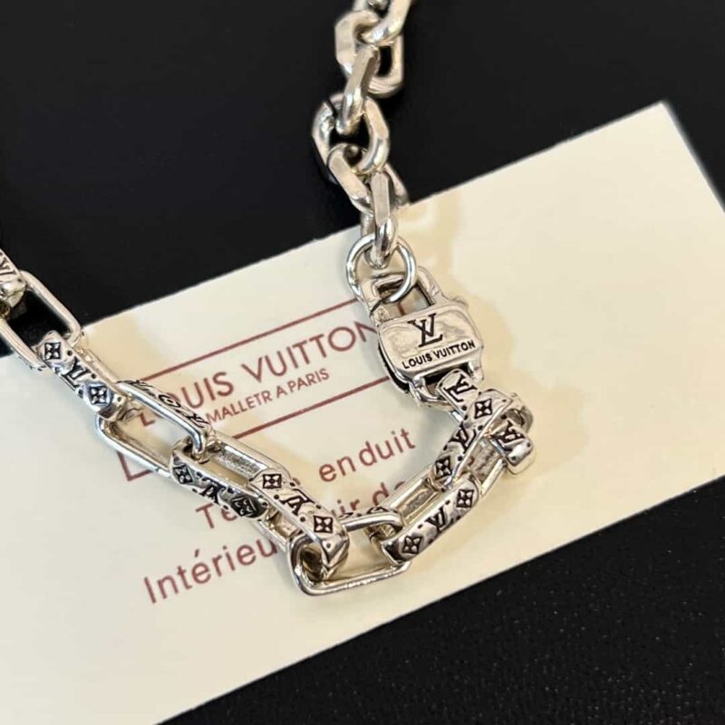 Louis Vuitton 路易威登绿色中古系列匡威鞋子项链 - Image 10