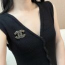 ☑️ 香奈儿双c黑皮胸针