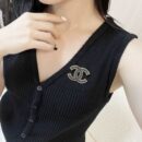 ☑️ 香奈儿双c黑皮胸针