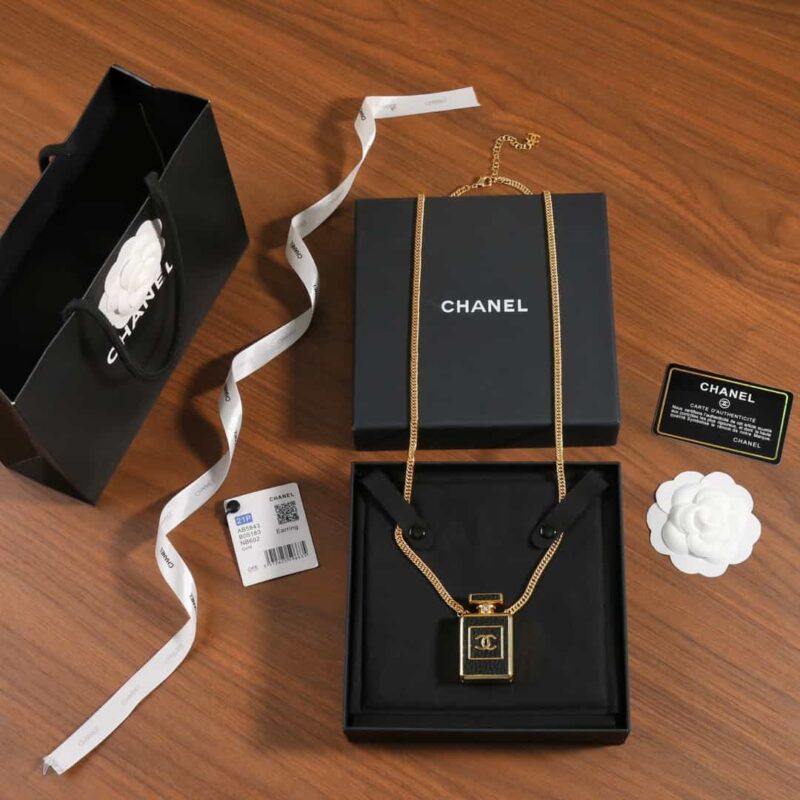 ☑️CHANEL香奈儿黑皮香水瓶项链毛衣链 - Image 3