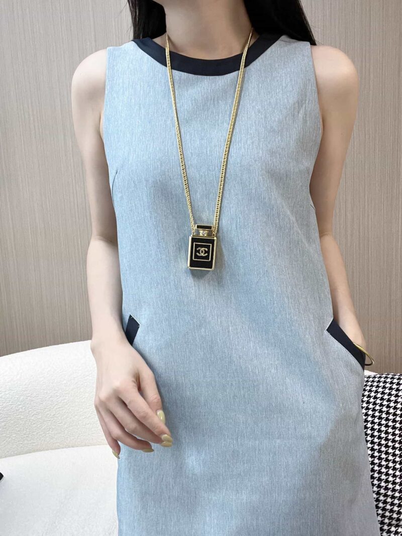 ☑️CHANEL香奈儿黑皮香水瓶项链毛衣链 - Image 5