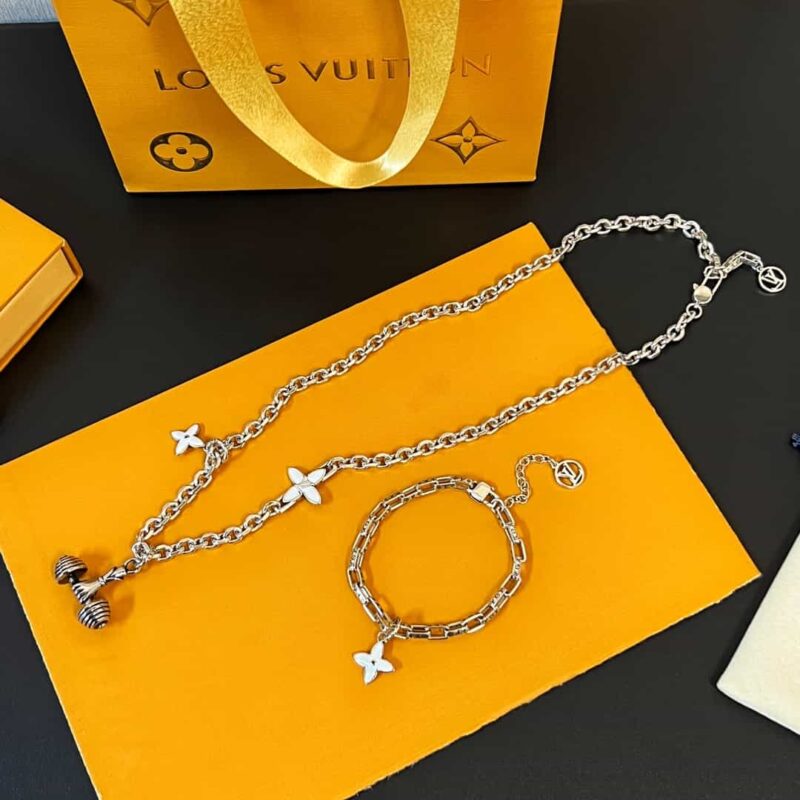 Louis Vuitton 路易威登绿色中古系列哑铃四叶草项链 手链 - Image 4