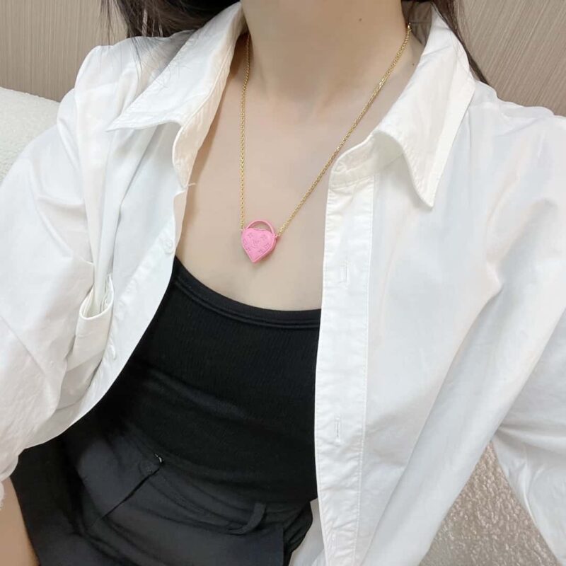 Louis Vuitton 路易威登IV 粉色桃心爱心❤️项链 - Image 4