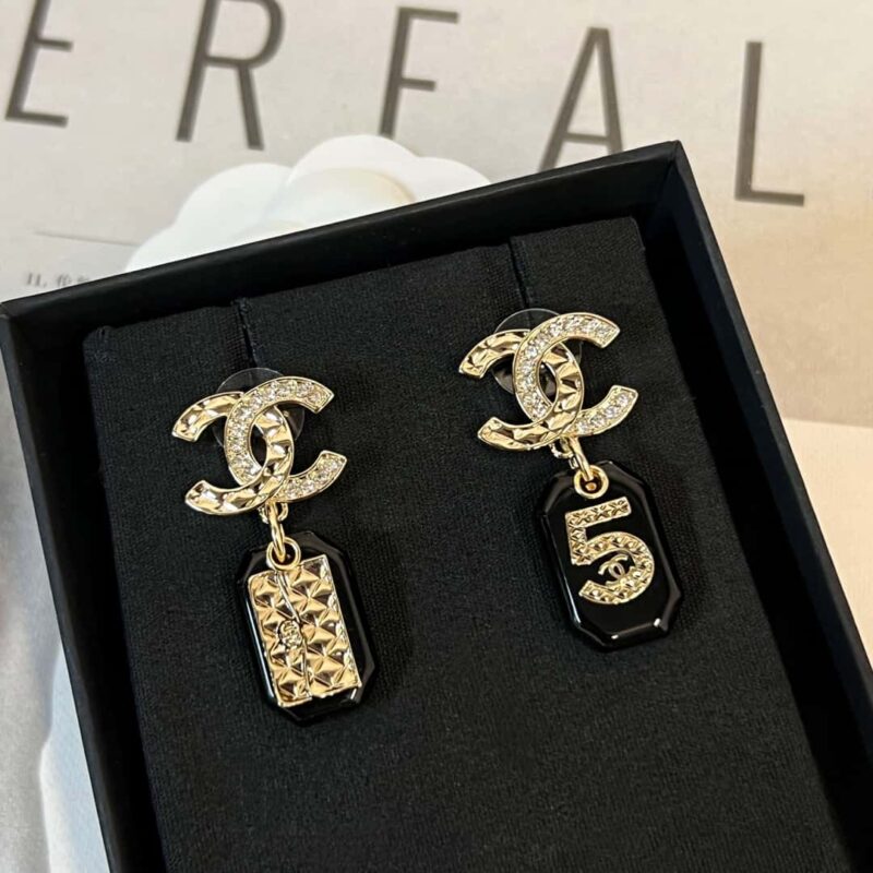 ☑️CHANEL香奈儿不对称双c条形亚克力5字耳钉耳环 - Image 2