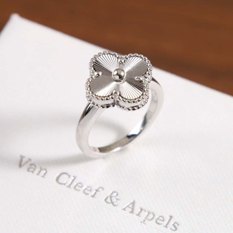 Van Cleef &Arpels 梵克雅宝Vintage Alhambra ring四叶草白金镭雕戒指 - Image 2