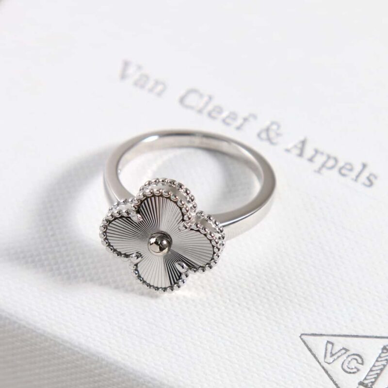 Van Cleef &Arpels 梵克雅宝Vintage Alhambra ring四叶草白金镭雕戒指 - Image 7