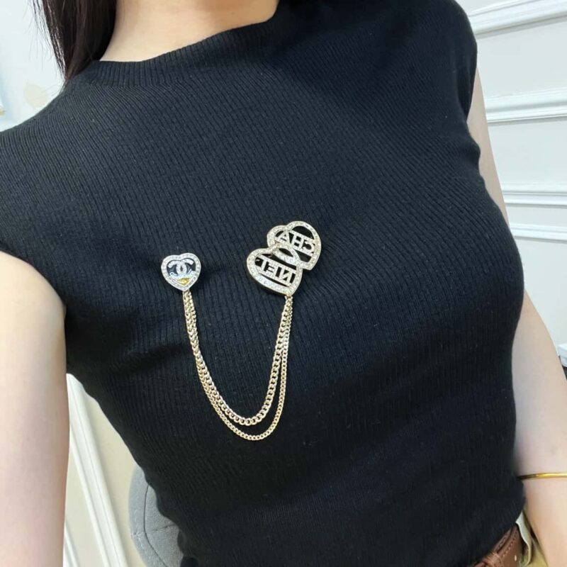 ☑️ 香奈儿双c桃心爱心流苏胸针 - Image 5
