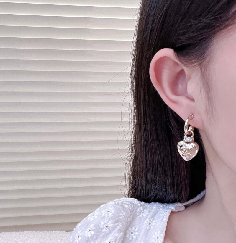 香奈儿耳钉 ☀️☑️ 香奈儿c2双c金色桃心爱心耳钉耳环 ☀️ - Image 5