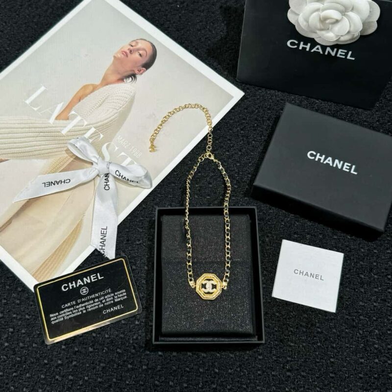☑️CHANEL双C八边形黑皮绳项链 - Image 3