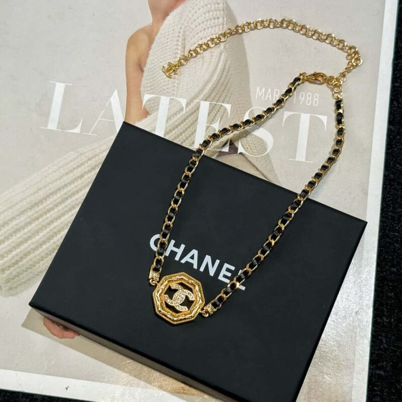 ☑️CHANEL双C八边形黑皮绳项链 - Image 4