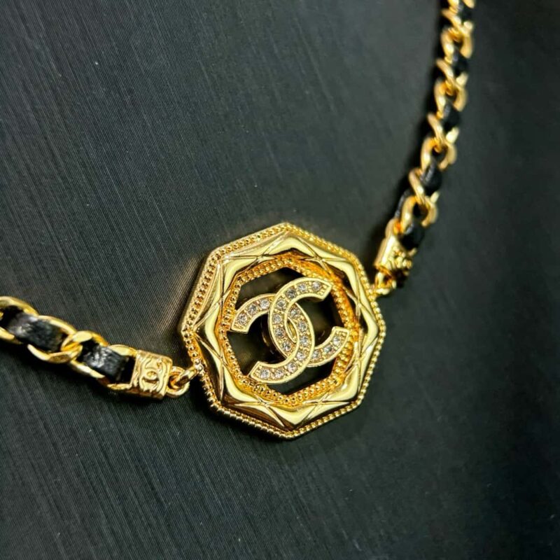 ☑️CHANEL双C八边形黑皮绳项链 - Image 6