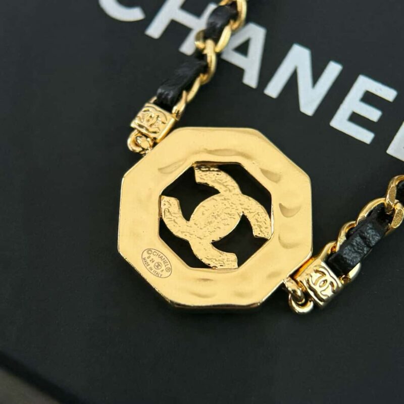 ☑️CHANEL双C八边形黑皮绳项链 - Image 8