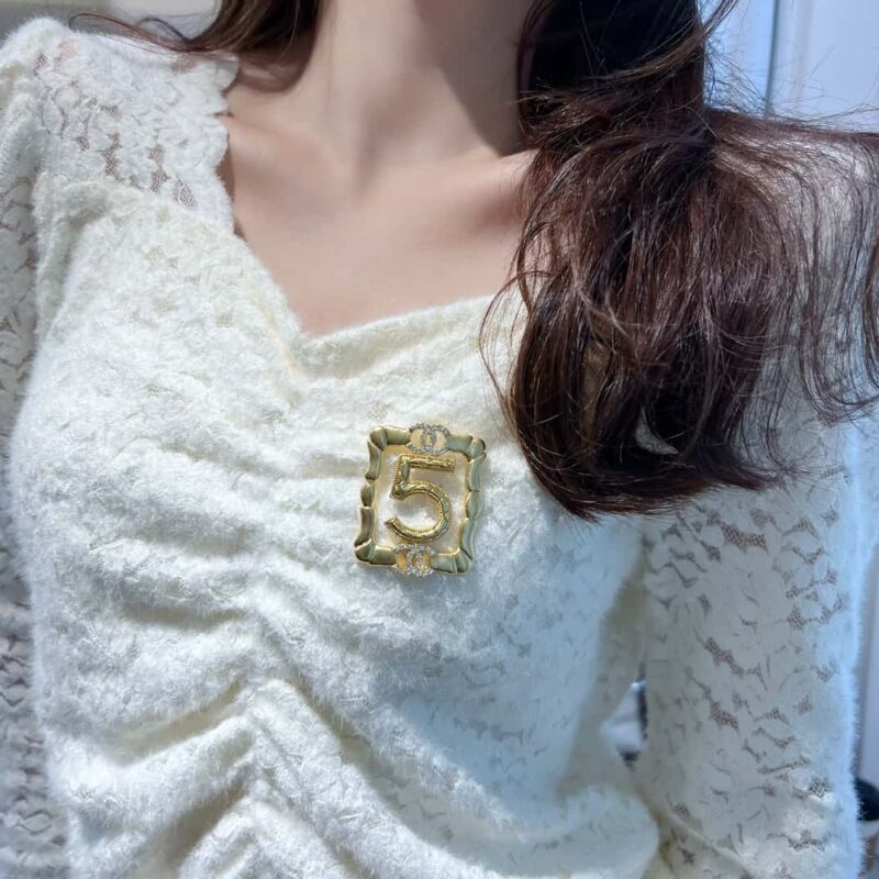 ☀️☑️ 香奈儿金色5字胸针 ☀️ - Image 4