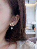 ☑️DIOR迪奥CD粉色珍珠耳钉耳环