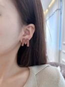 （一对）MIU MIU缪缪不对称皮革字母耳钉耳环