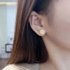 （一对）MIU MIU缪缪不对称皮革字母耳钉耳环