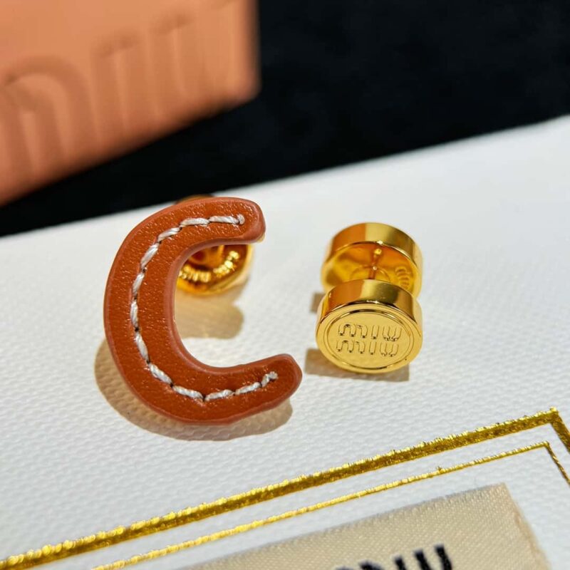 （一对）MIU MIU缪缪不对称皮革字母耳钉耳环 - Image 16
