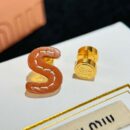 （一对）MIU MIU缪缪不对称皮革字母耳钉耳环
