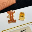 （一对）MIU MIU缪缪不对称皮革字母耳钉耳环