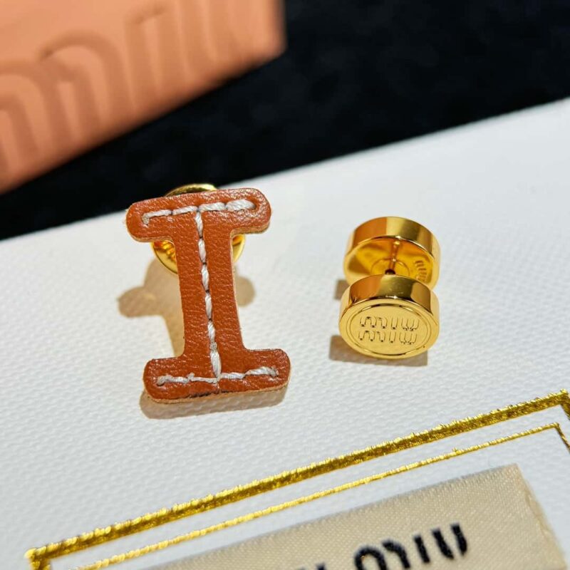 （一对）MIU MIU缪缪不对称皮革字母耳钉耳环 - Image 29