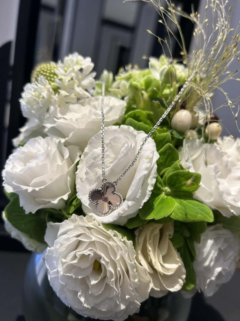 🎄圣诞限定款 ☀️Van Cleef &Arpels 梵克雅宝圣诞节限定款镭雕四叶草项链 ☀ - Image 17