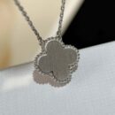 🎄圣诞限定款 ☀️Van Cleef &Arpels 梵克雅宝圣诞节限定款镭雕四叶草项链 ☀
