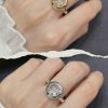 wsxc1729537893629_6.jpg 萧邦HAPPY DIAMONDS光面圆形三钻戒指