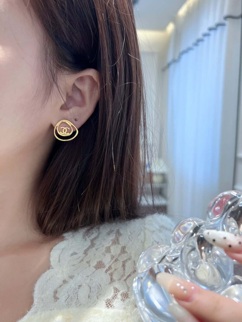 ☀️☑️ 香奈儿c1双c金色简约镂空耳钉耳环 ☀️ - Image 6