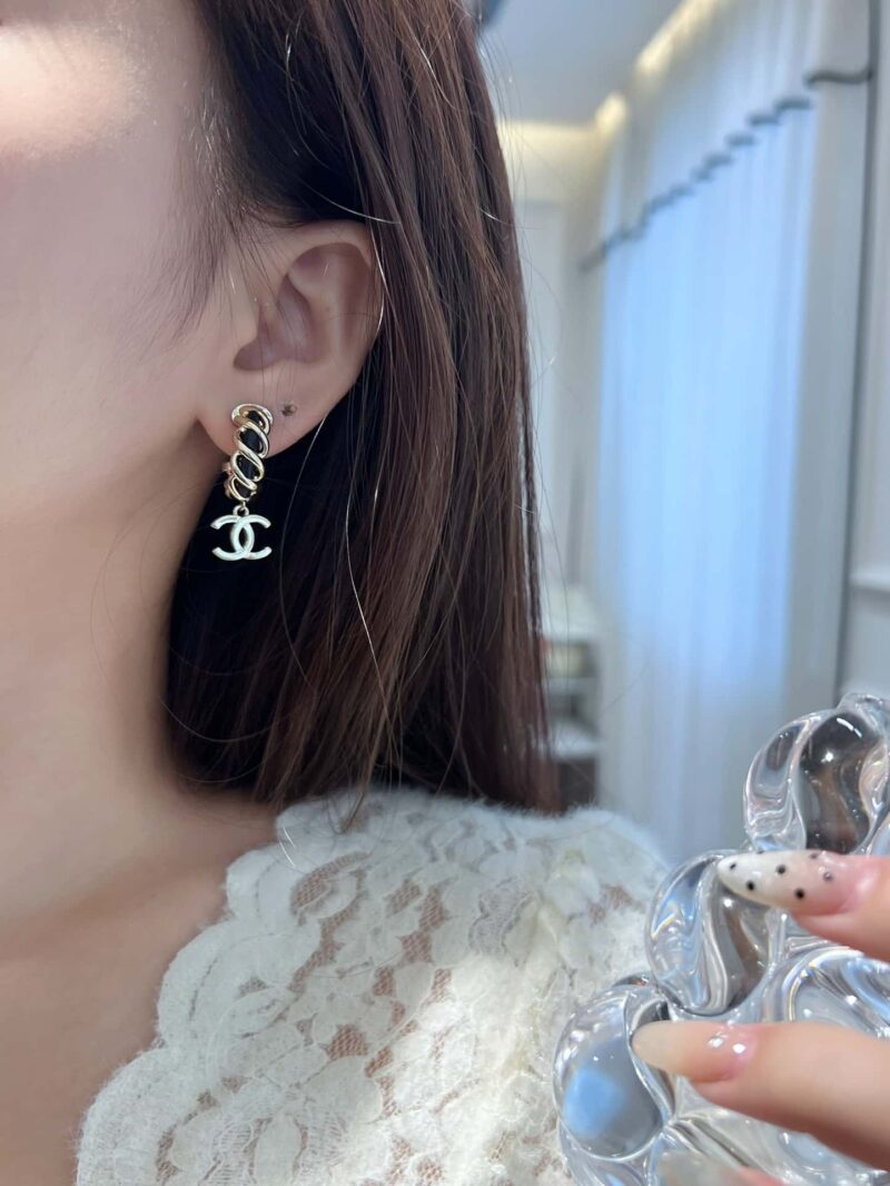 ☀️☑️ 香奈儿c2双c黑皮绳耳钉耳环 ☀️ - Image 6