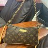 LV pochette