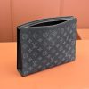 LV POCHETTE VOYAGE 中号