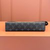 LV POCHETTE VOYAGE 中号