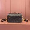 LV POCHETTE MéTIS EAST WEST