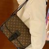 LV ARCHY 中型邮差包