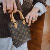 LV PETIT SAC PLAT