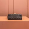 LV POCHETTE MéTIS